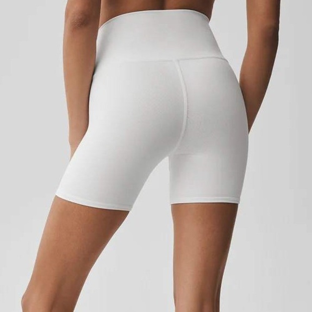 Alo Yoga 5" Airbrush High-Waist Biker Shorts – Size S - White - Picture 4 of 6